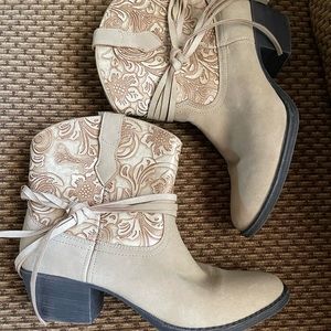 Dingo Women’s Floral Tooled Knotted Strap Booties - Medium Toe